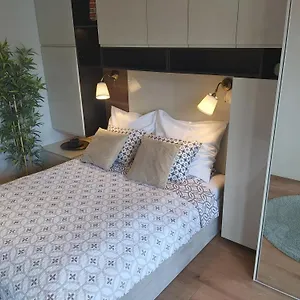  Apartamento Siedmiogrodzka - Handy Location, Aircon & Garage Free